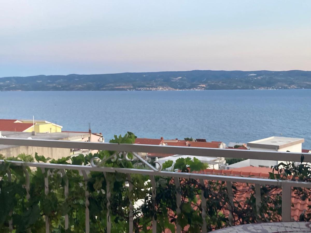 Guest House Adria Dugi Rat Bagian luar foto