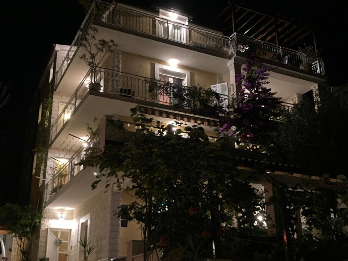 Guest House Adria Dugi Rat Bagian luar foto