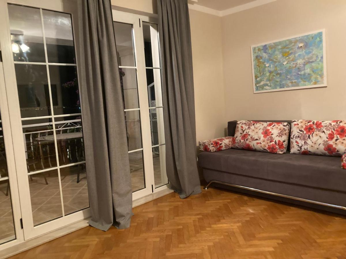 Guest House Adria Dugi Rat Bagian luar foto