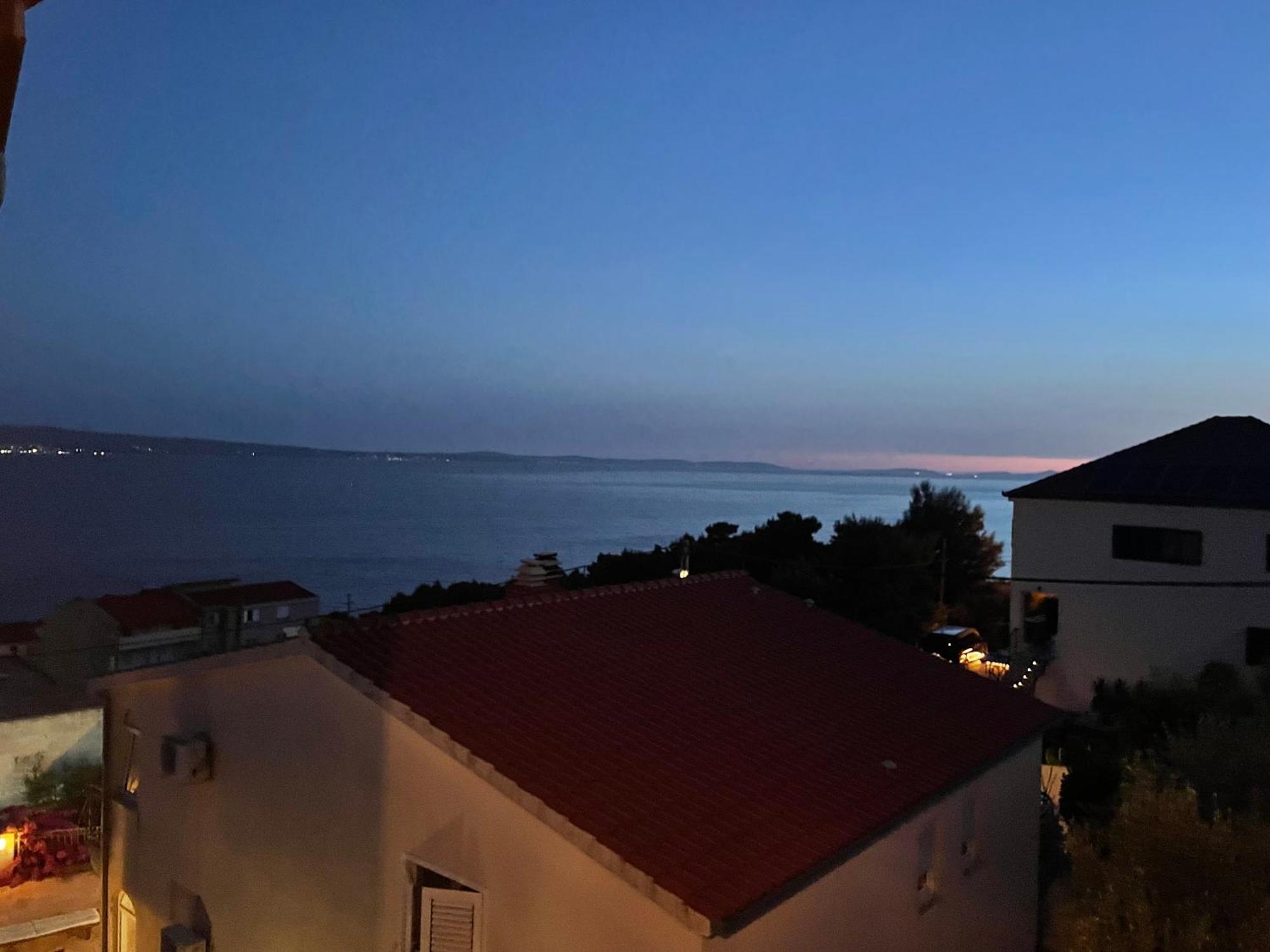 Guest House Adria Dugi Rat Bagian luar foto