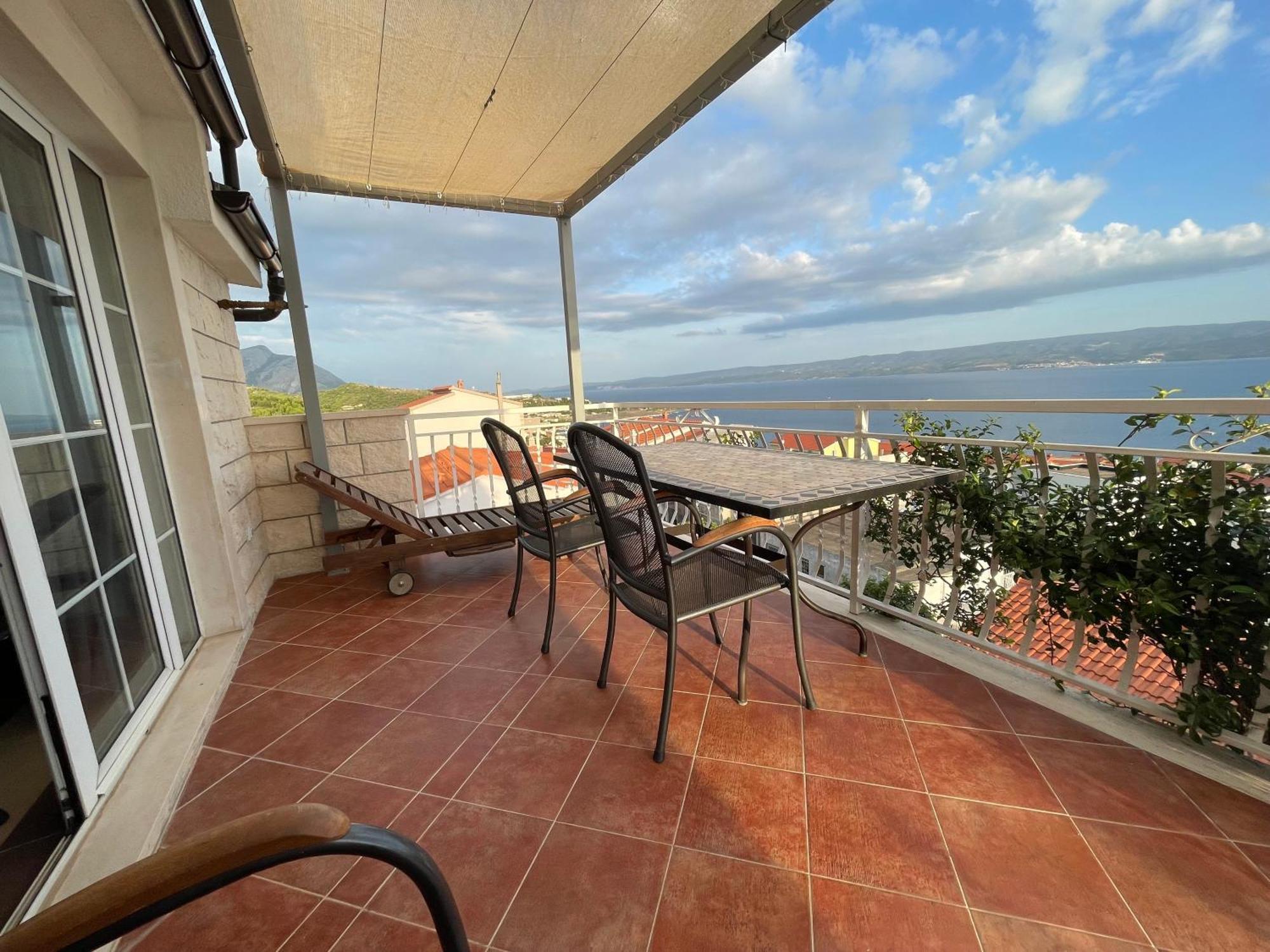 Guest House Adria Dugi Rat Bagian luar foto