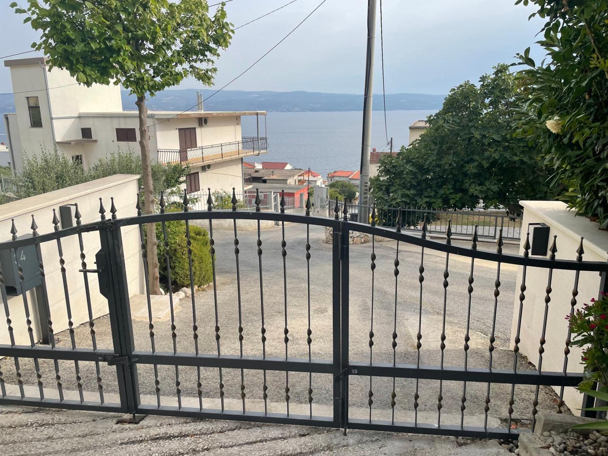 Guest House Adria Dugi Rat Bagian luar foto