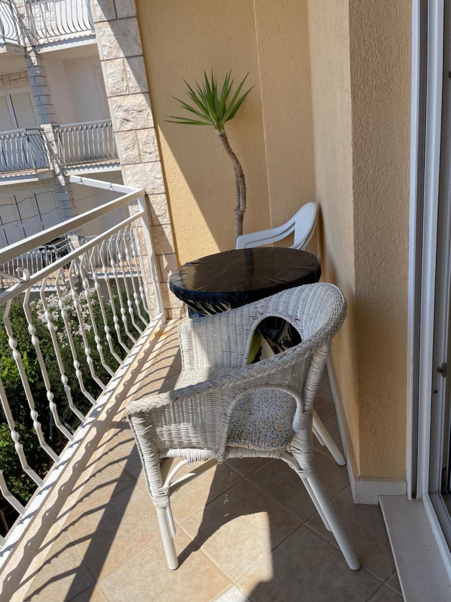 Guest House Adria Dugi Rat Bagian luar foto